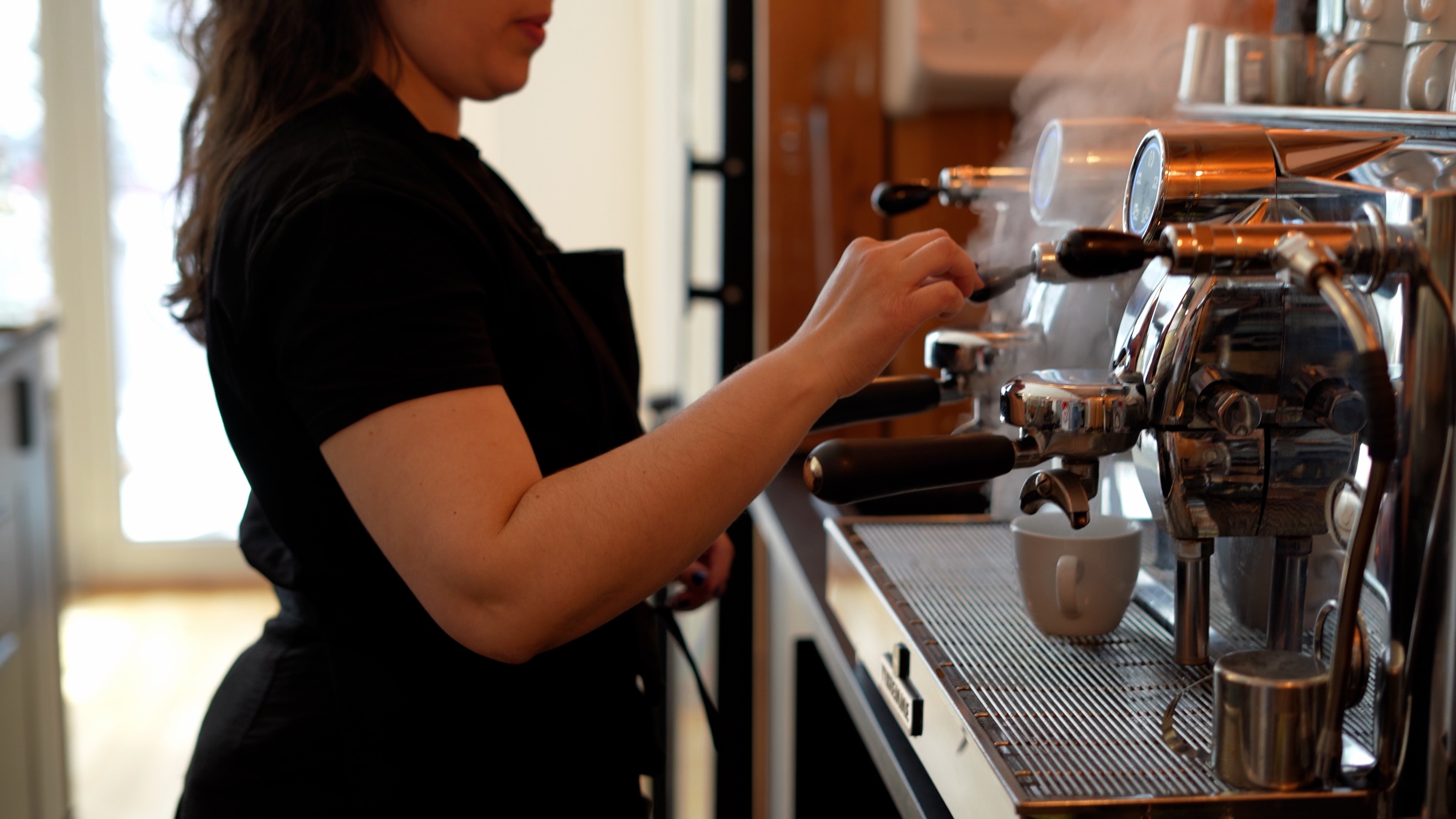 Kaffeezubereitung im The Daily Café
